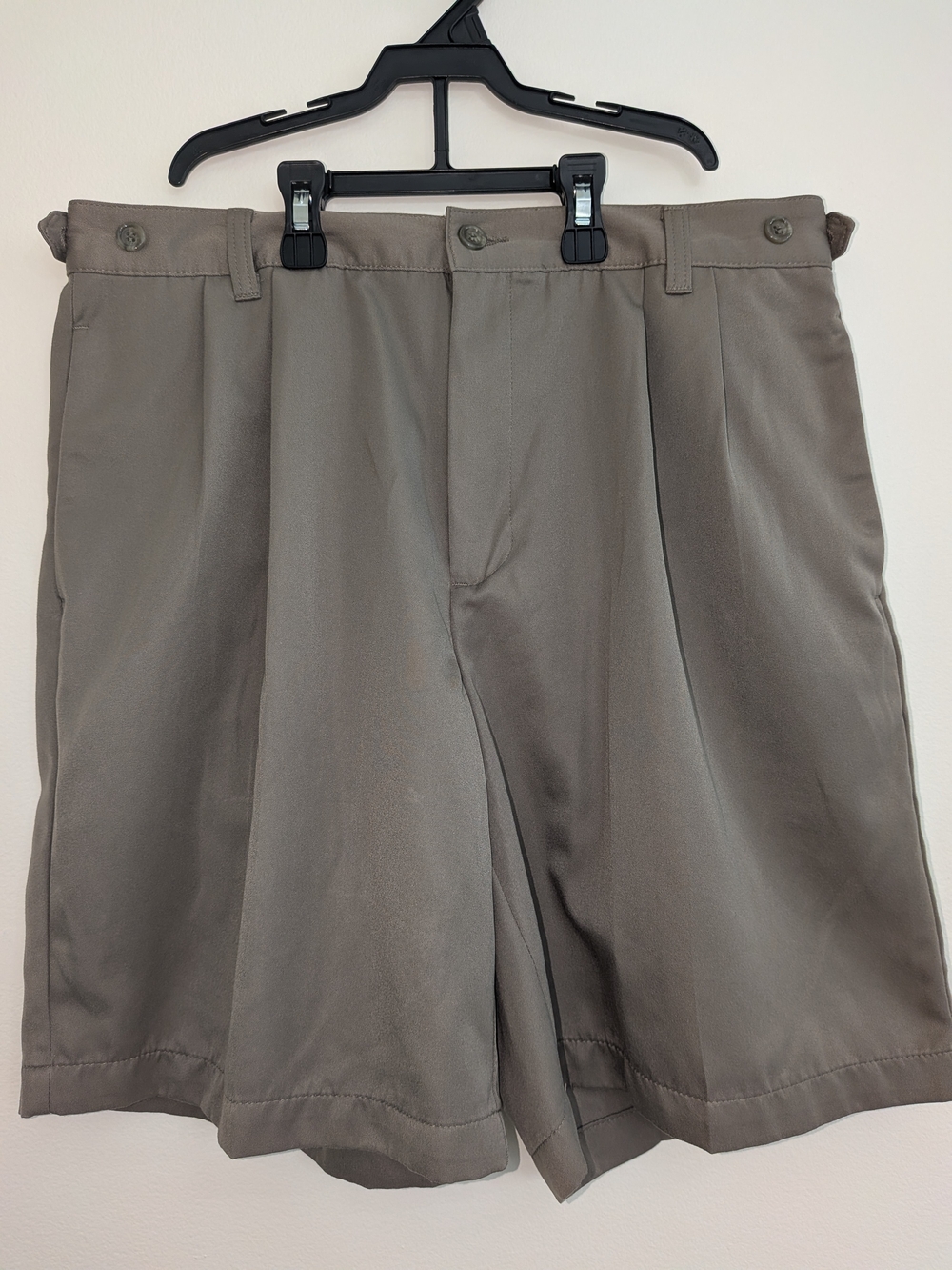 Sophisticated Women's Tailored Bermuda Dress Shorts - Taupe